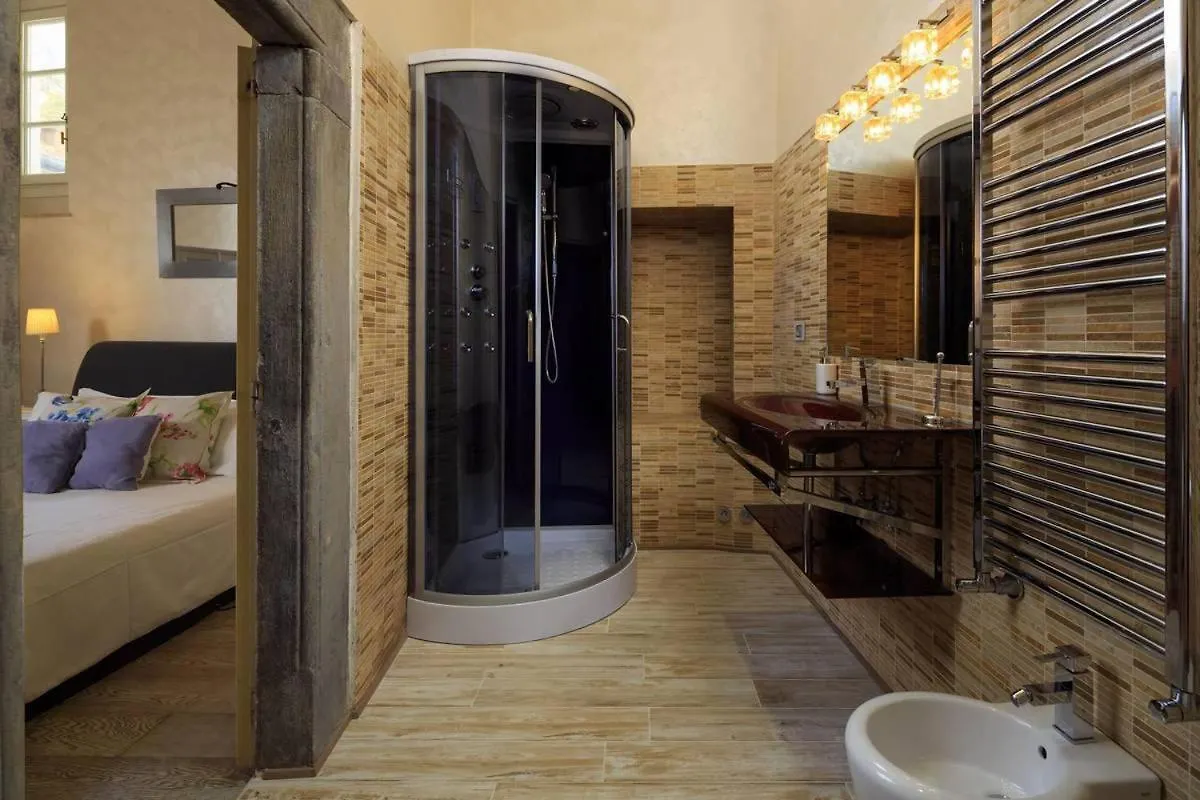 Stylish 3 Bedroom Apartment Firenze 0*, Florence